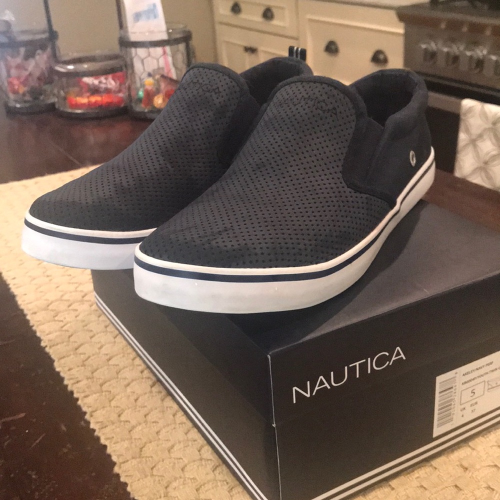 NEW IN BOX NAUTICA TWIN GORE SLIPON SNEAKERS